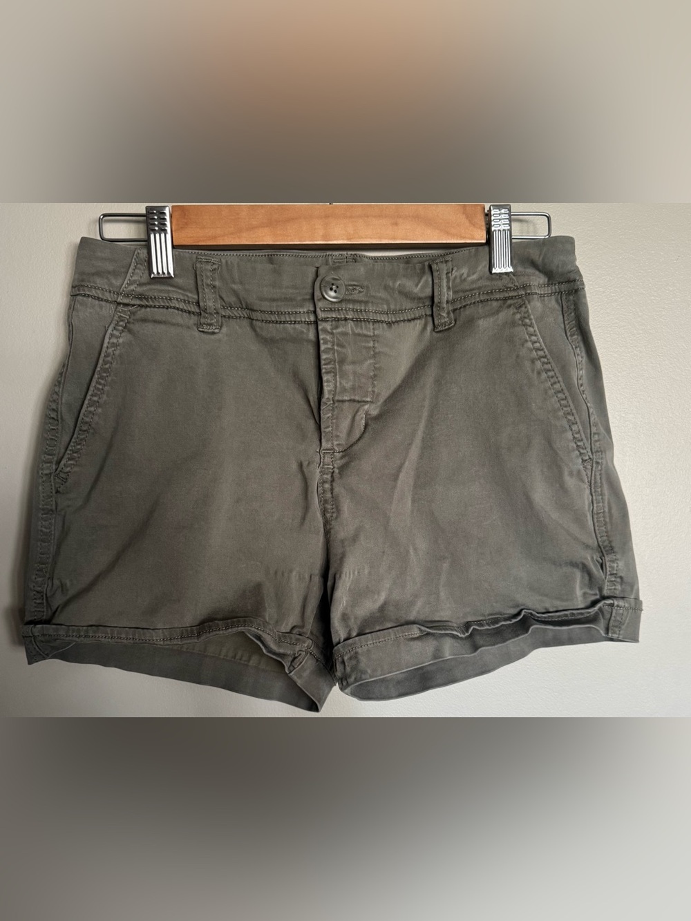 Liverpool Los Angeles Olive Gray Chino Shorts Size 6/28